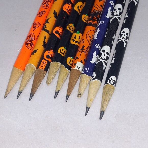 Vintage Halloween Themed Pencils-Sharpened-Used-Jack O Latern-Bats-Ghosts-Skulls - Picture 2 of 6